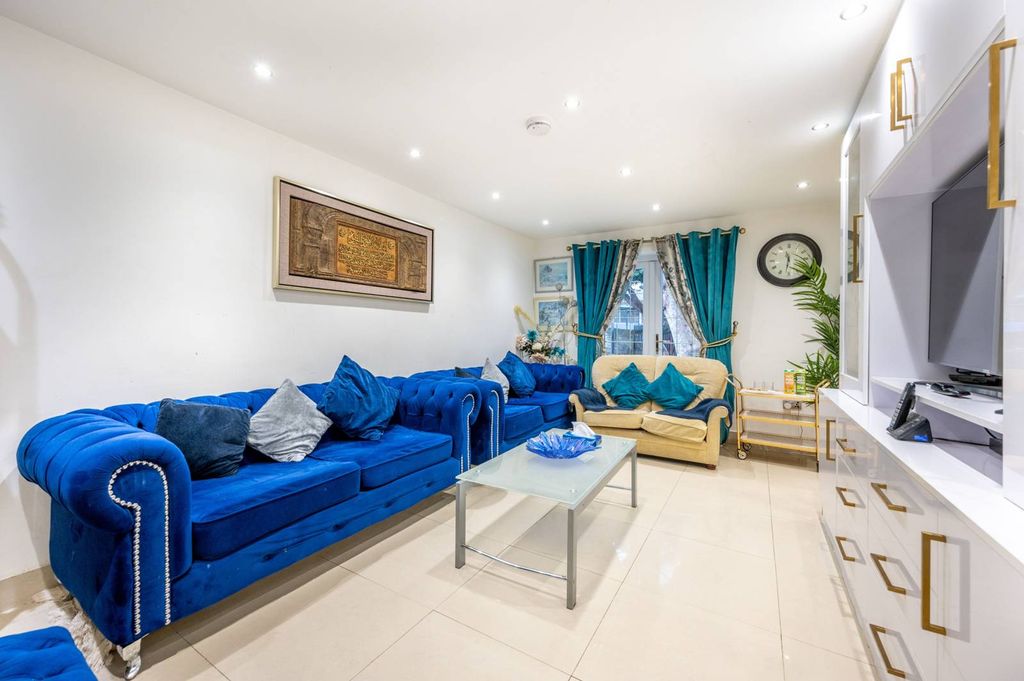 Property photo 2 of 14