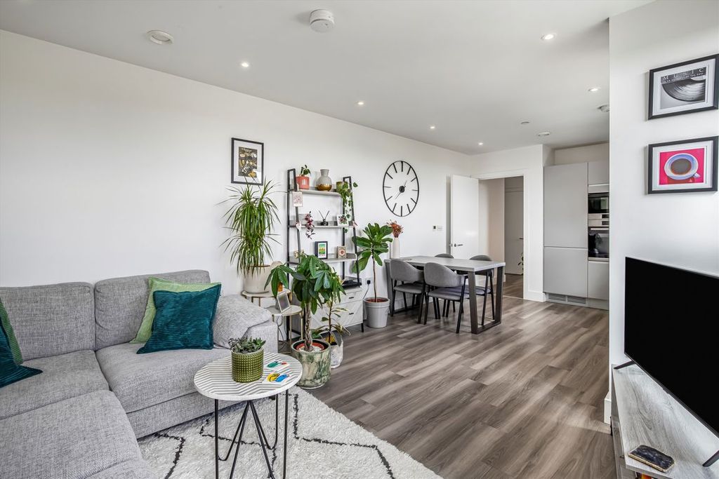 Property photo 2 of 8