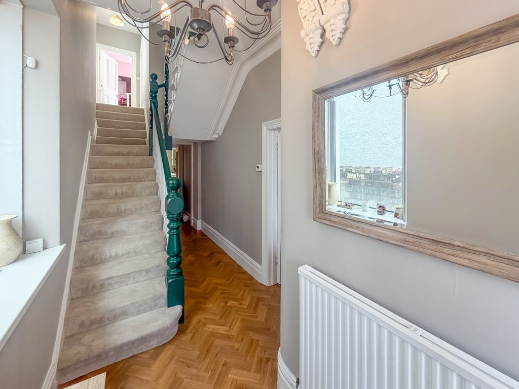 Property photo 2 of 33