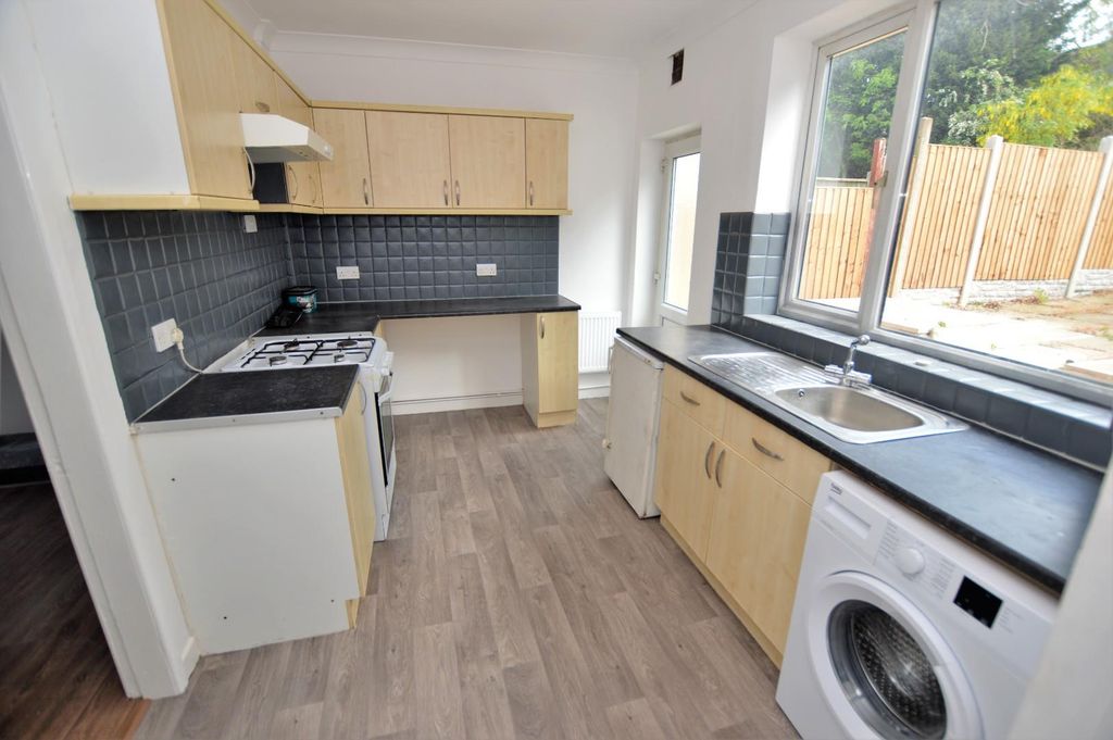 Property photo 3 of 9 Kitchen