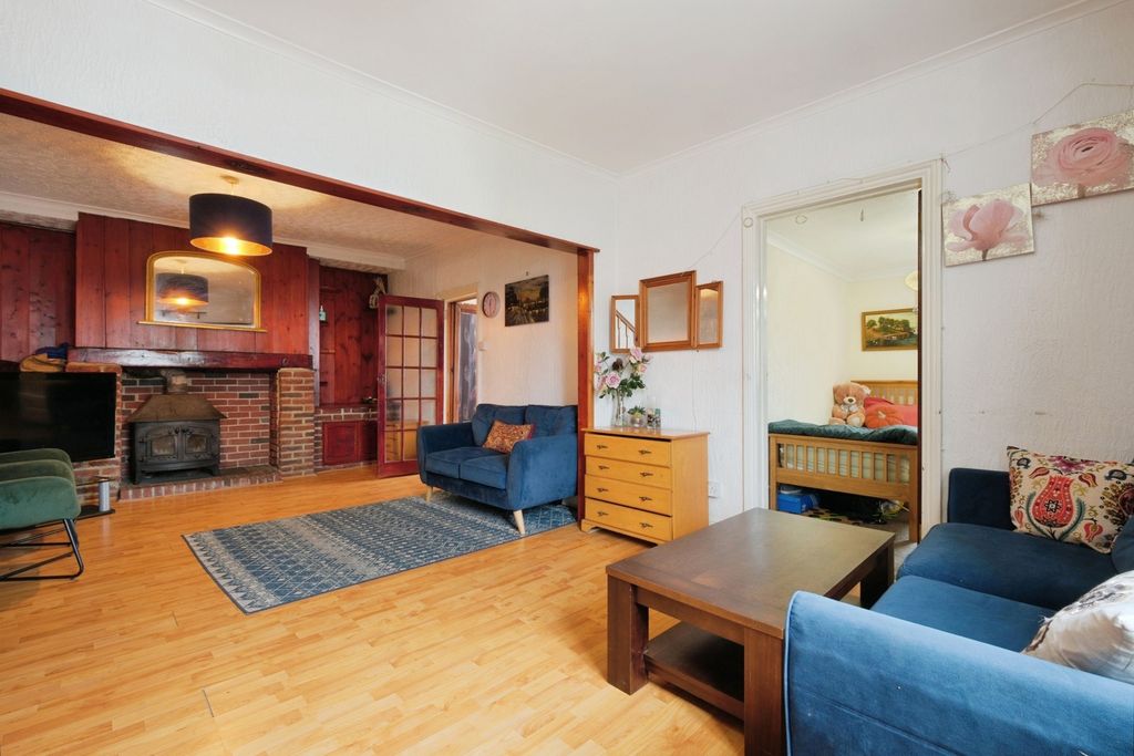 Property photo 2 of 21 Pbox-Img.Jpg