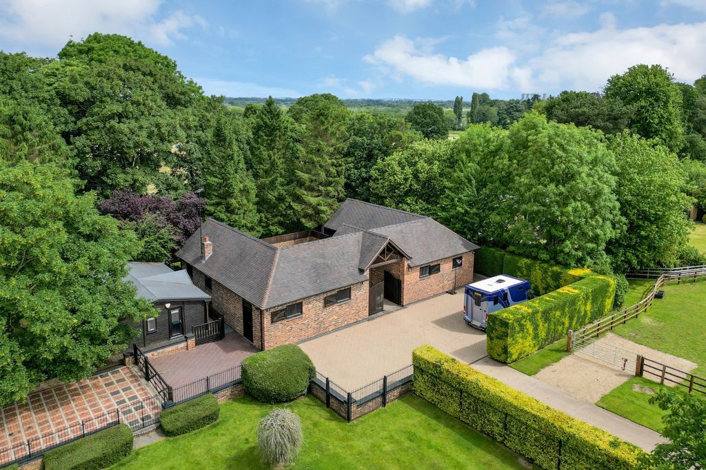 Property photo 3 of 35 Stables