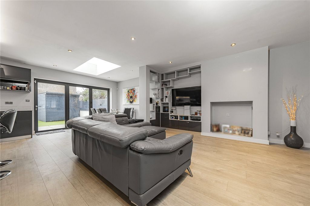 Property photo 2 of 19 Picture 2