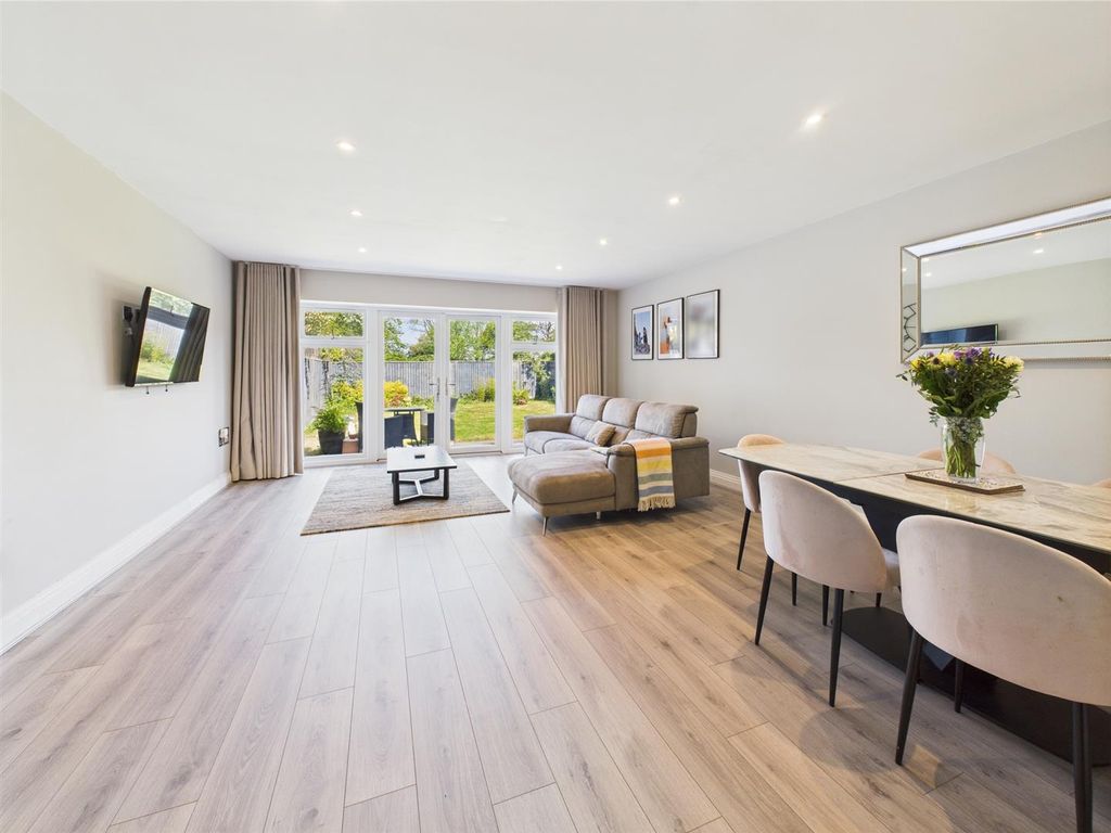 Property photo 3 of 17 Cam04907G0-Pr0155-Still003.Jpg