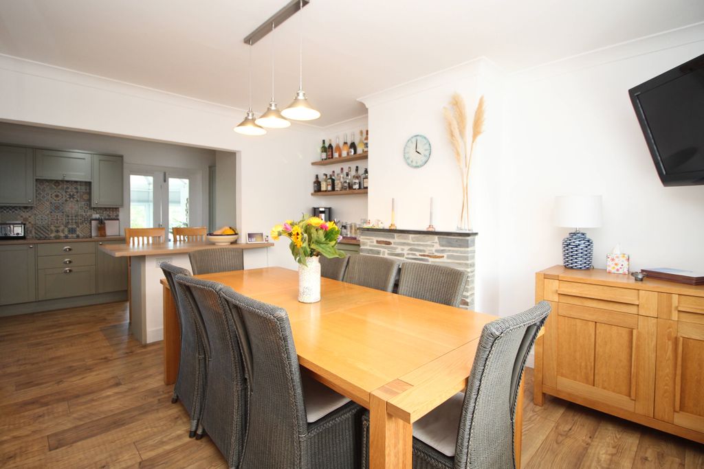 Property photo 3 of 24 Dining Room