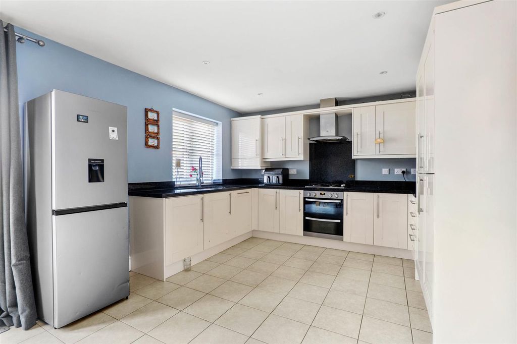 Property photo 2 of 14