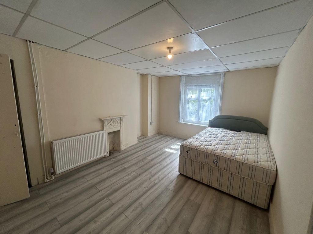 Property photo 2 of 7 Bedroom 5