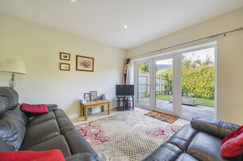 Property photo 3 of 13 Lounge Area