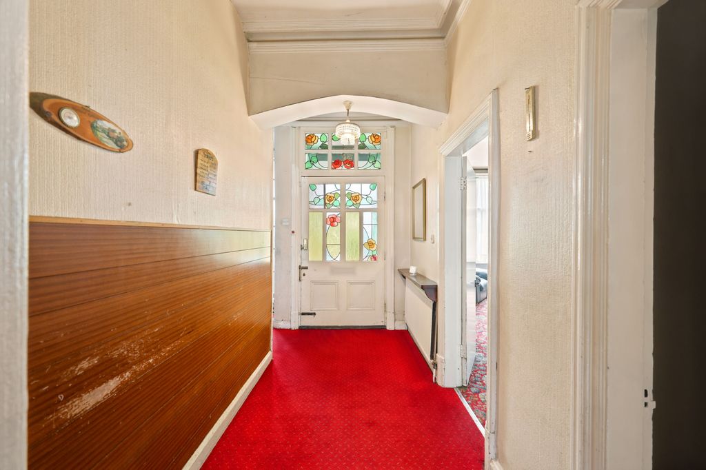 Property photo 2 of 36 Hallway