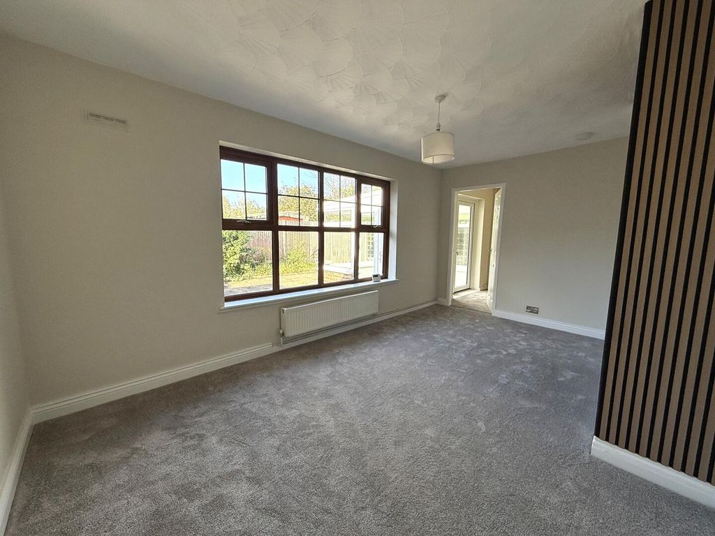 Property photo 3 of 14 Living Room