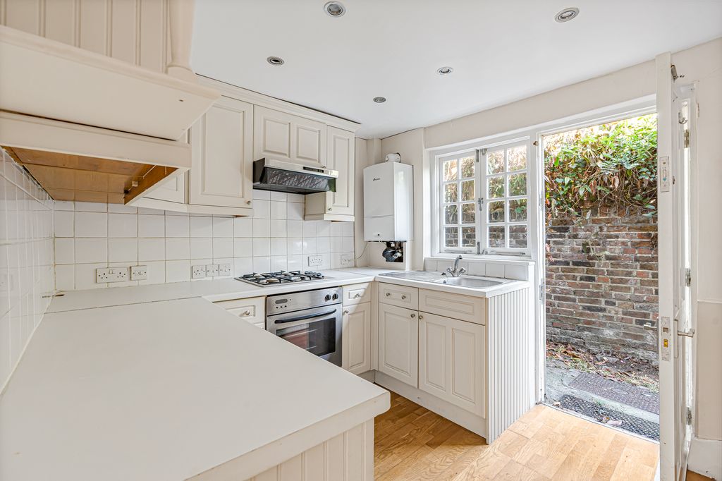 Property photo 2 of 10 6 Vine-4