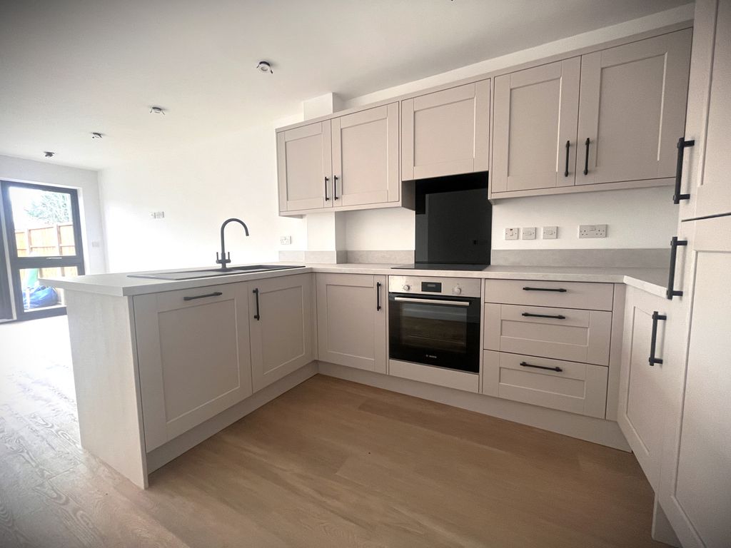 Property photo 3 of 15 Kitchen