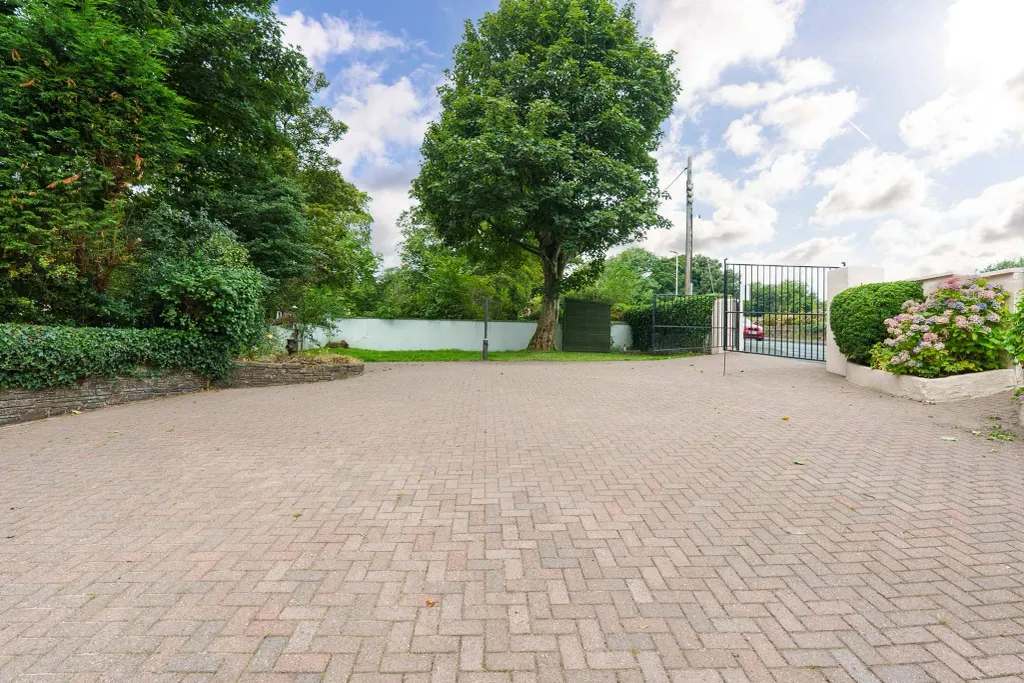 Property photo 3 of 37