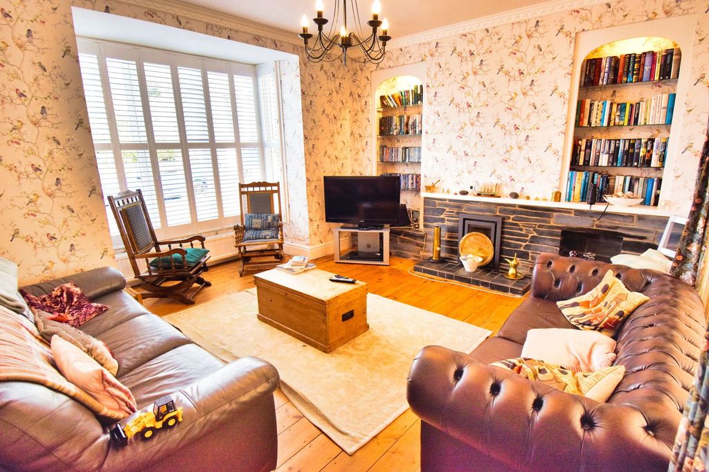 Property photo 2 of 23