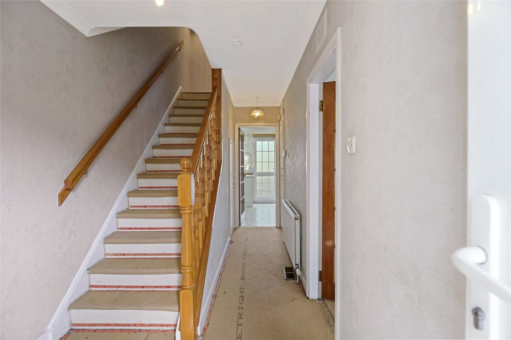 Property photo 2 of 18 Hallway
