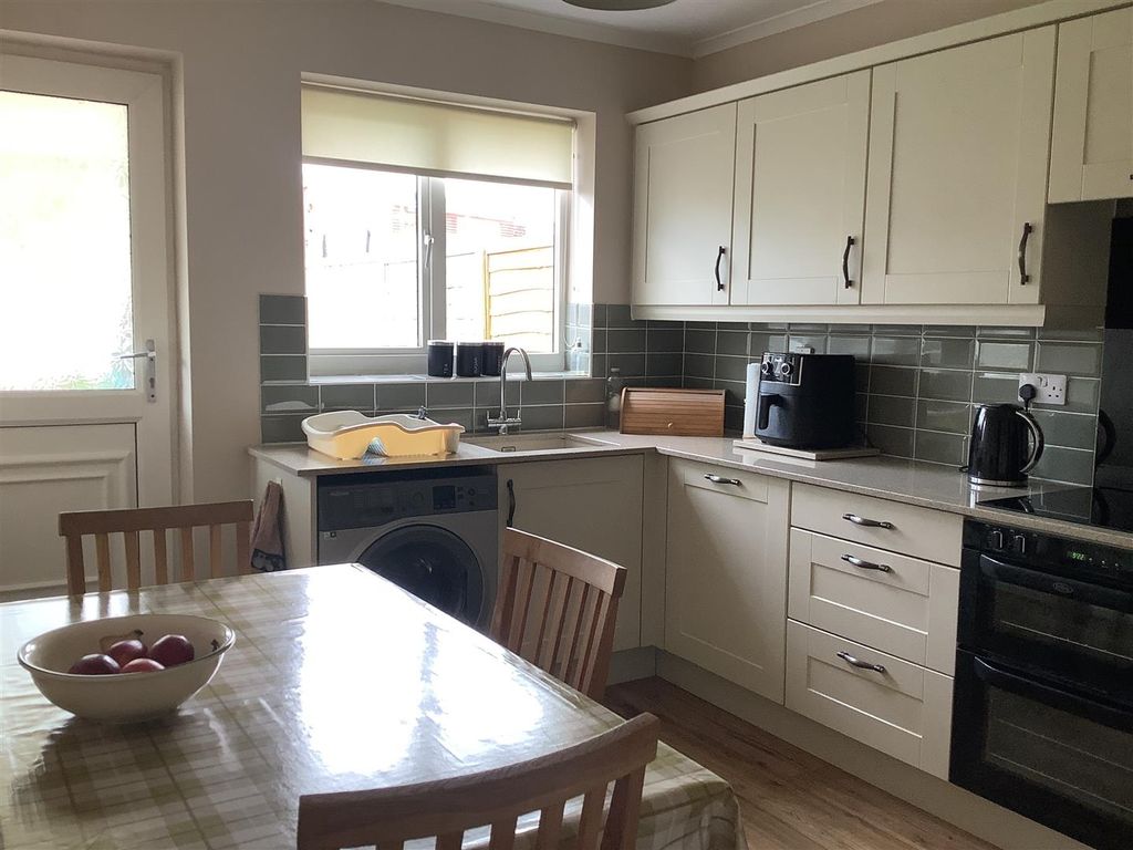 Property photo 3 of 17 Kitchen Diner