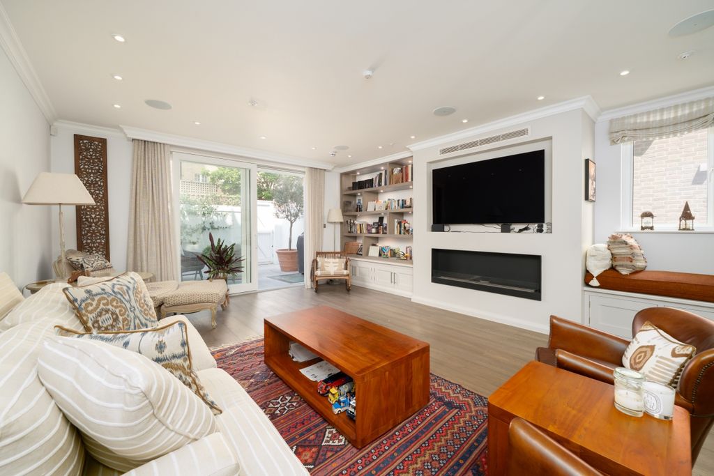 Property photo 2 of 18 Marlborough Stree...