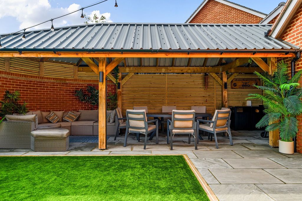 Property photo 2 of 30