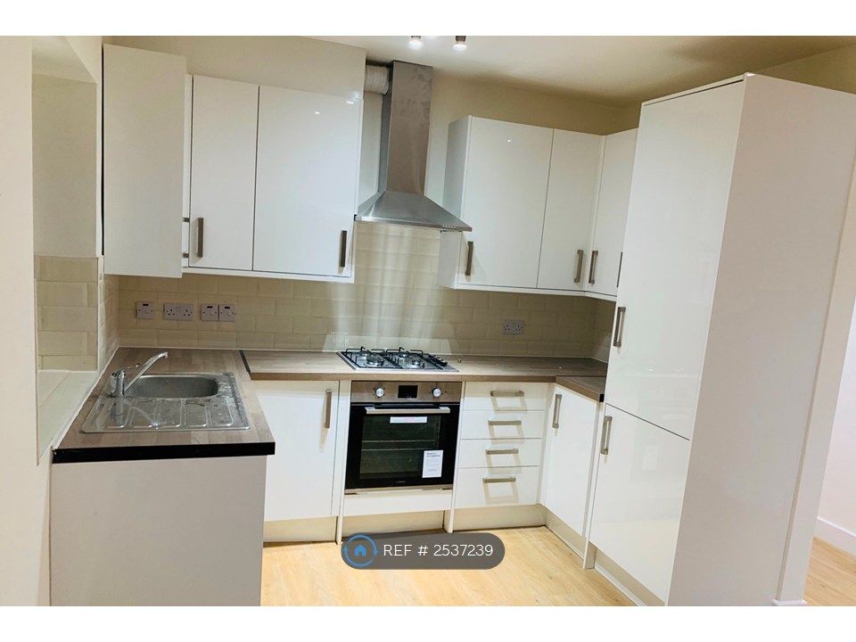 Property photo 3 of 19 Kitchen