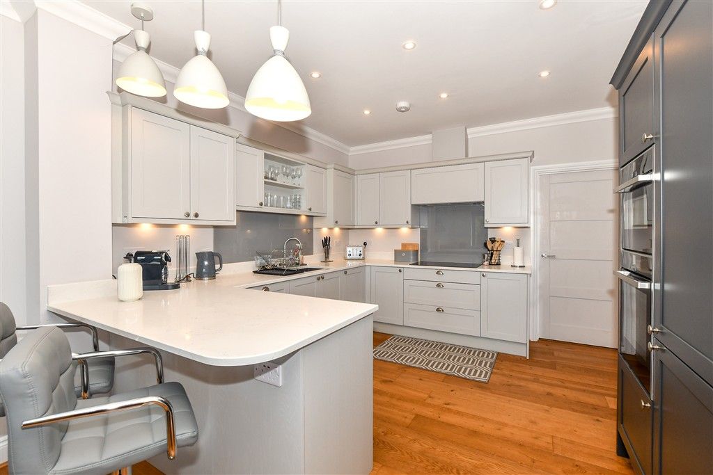 Property photo 3 of 22 Kitchen
