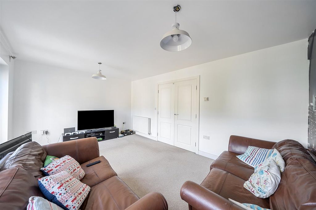 Property photo 3 of 21 1350561-12-68c965945B495.Jpg