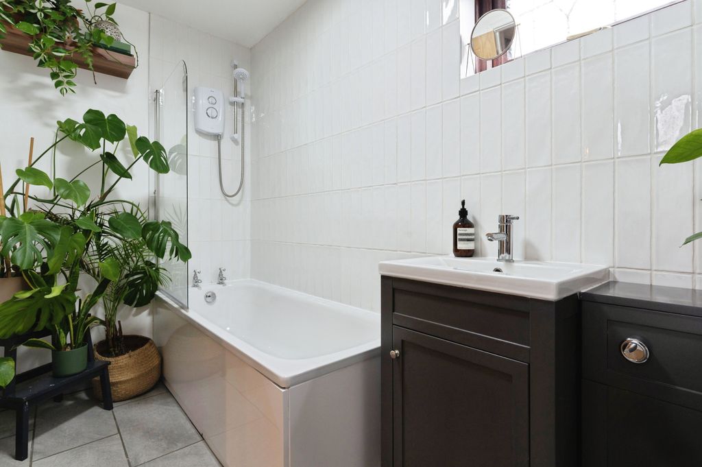 Additional image 16 of 2 bed flat for saleChurch Mews, Basildon SS15