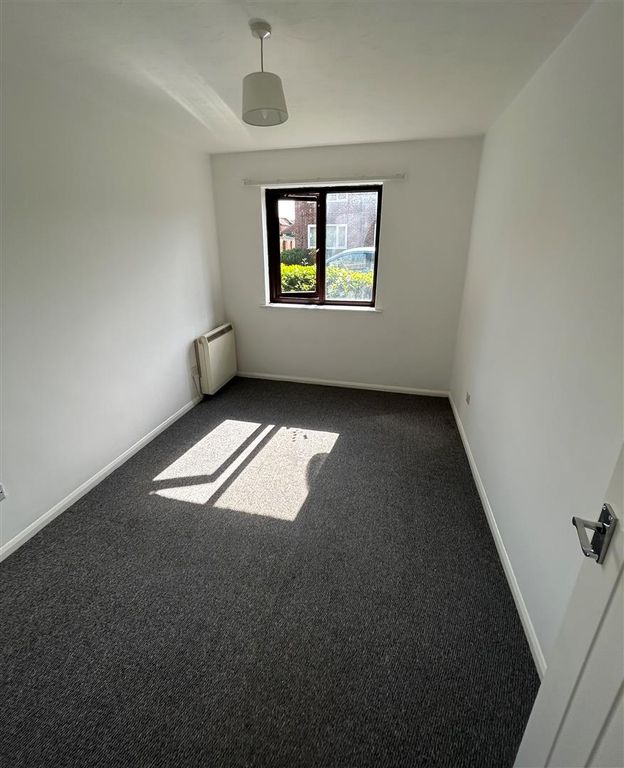 Property photo 2 of 6 Almond Crt Bedroom .Jpg