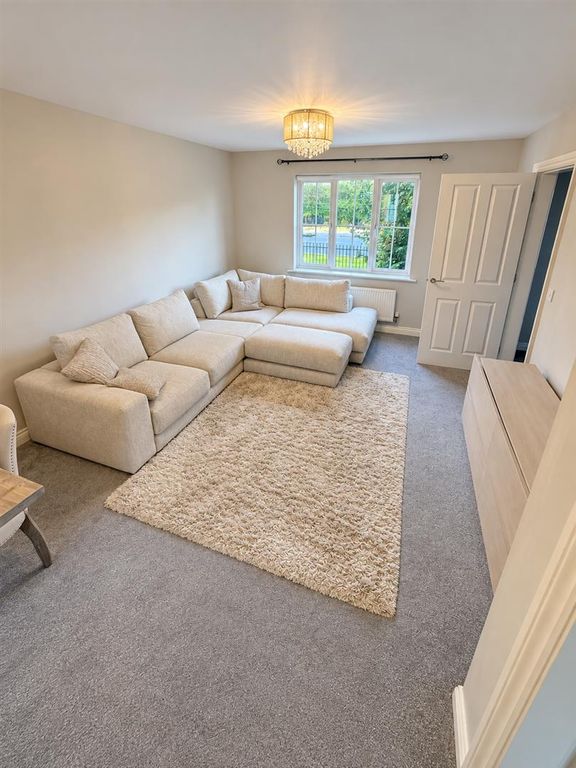 Property photo 3 of 12 192A8B33-2510-48CC-A2E7-5113Bfb3B6F6.Png