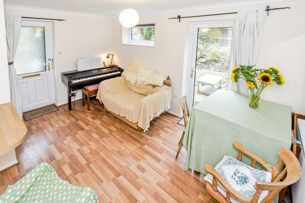 Property photo 2 of 8 Pbox-Img.Jpg