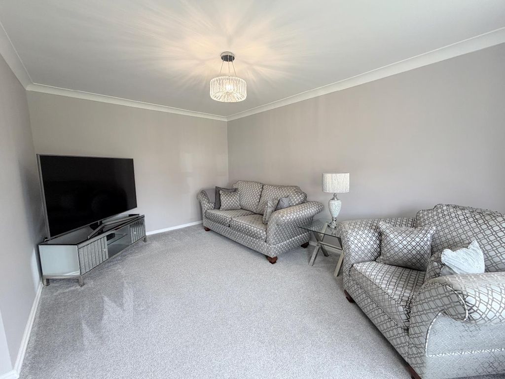 Property photo 2 of 12 Lounge