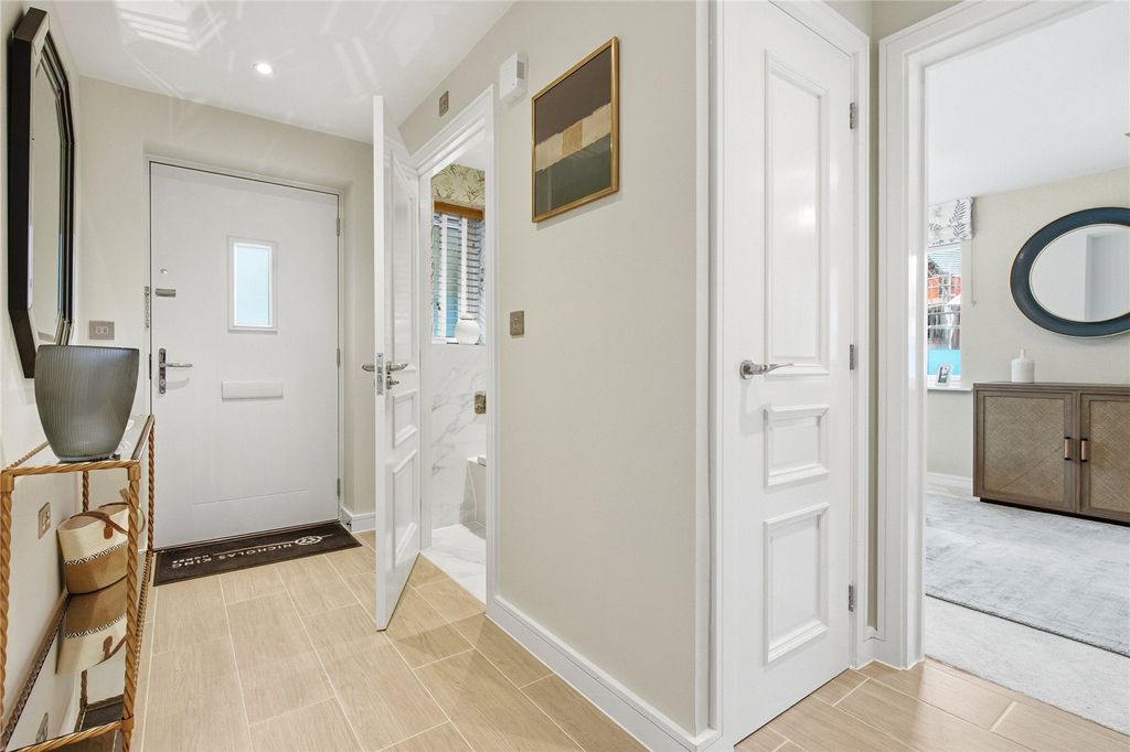 Property photo 3 of 15 Entrance Hall