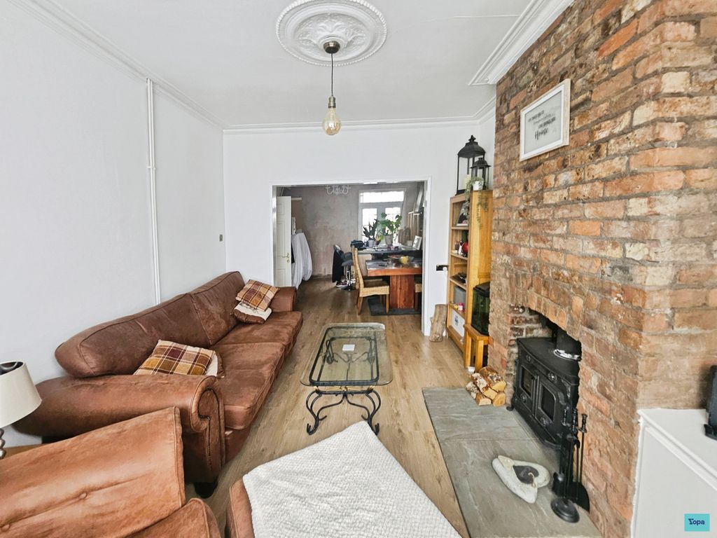 Property photo 3 of 12 Lounge