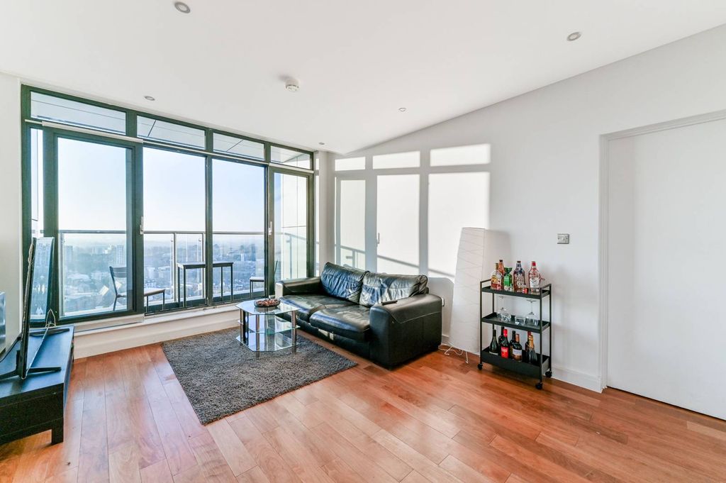 Property photo 2 of 12