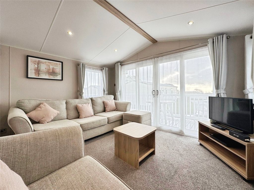 Property photo 2 of 24 Open Plan