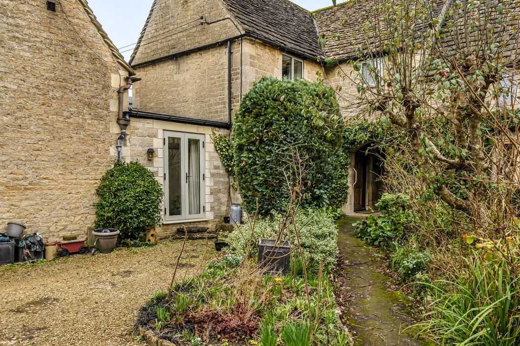 Property photo 1 of 21