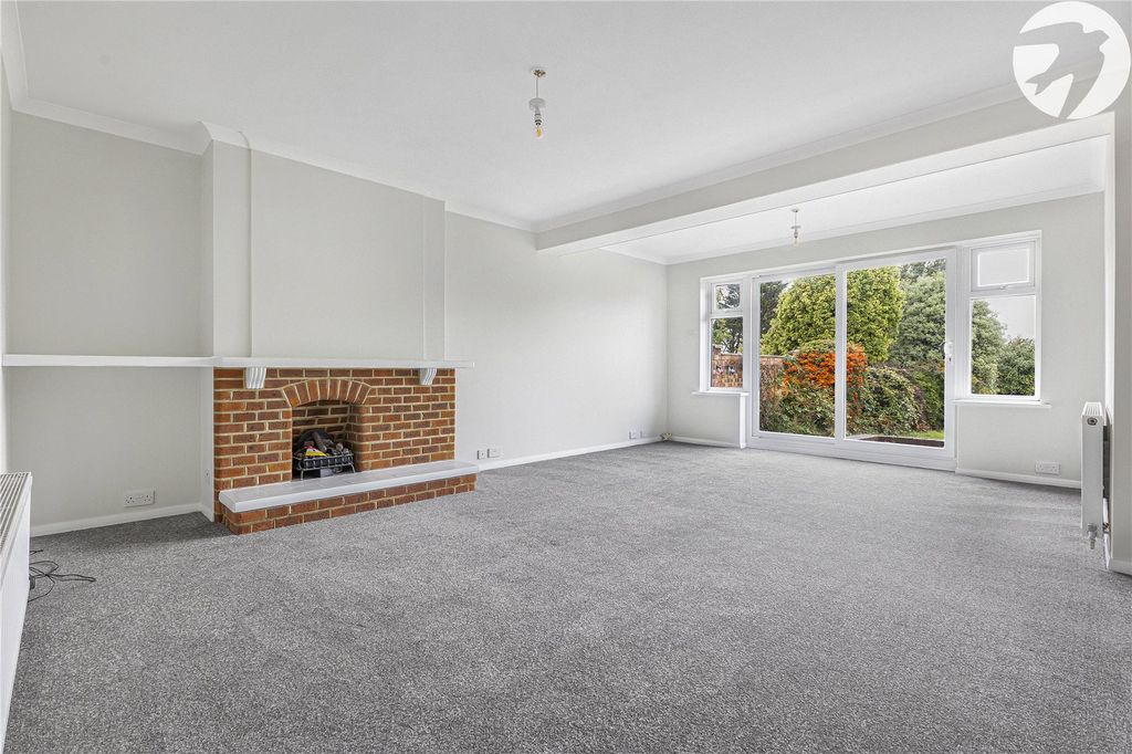 Property photo 2 of 25 Lounge