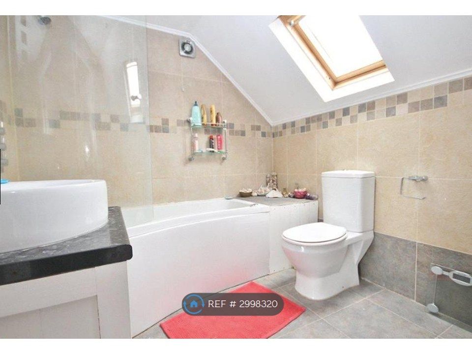 Property photo 2 of 12 En Suite