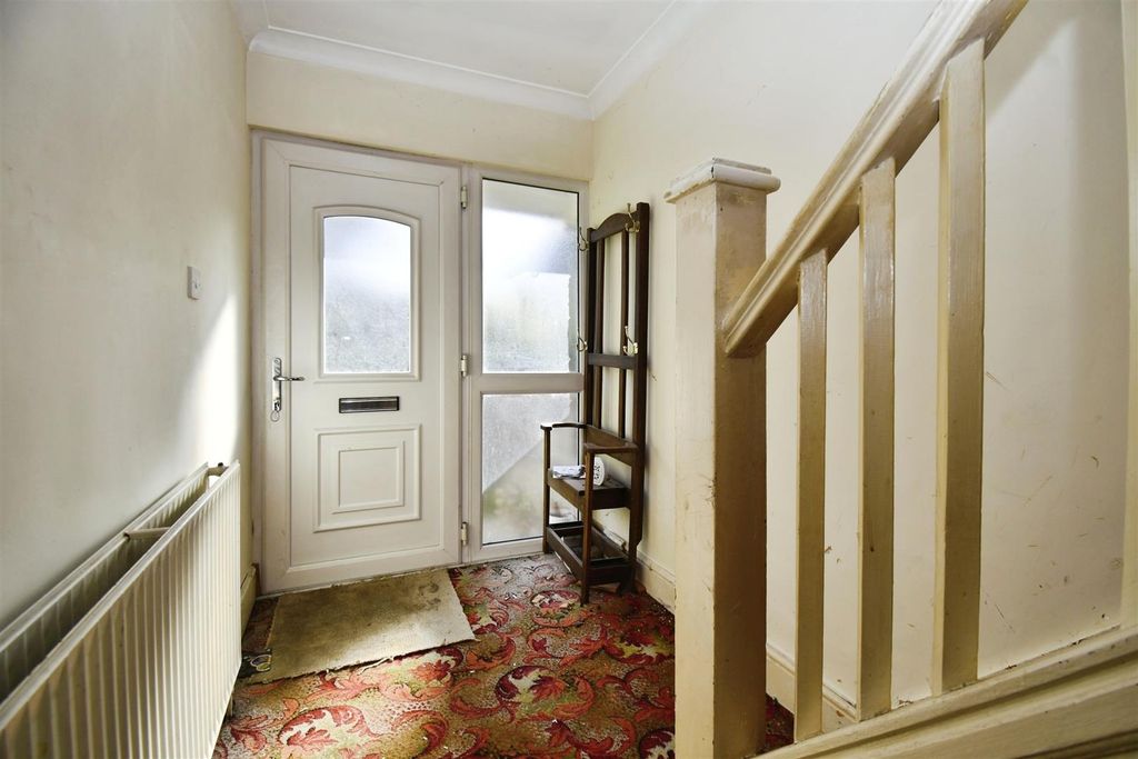 Property photo 2 of 18 Entrance Hallway
