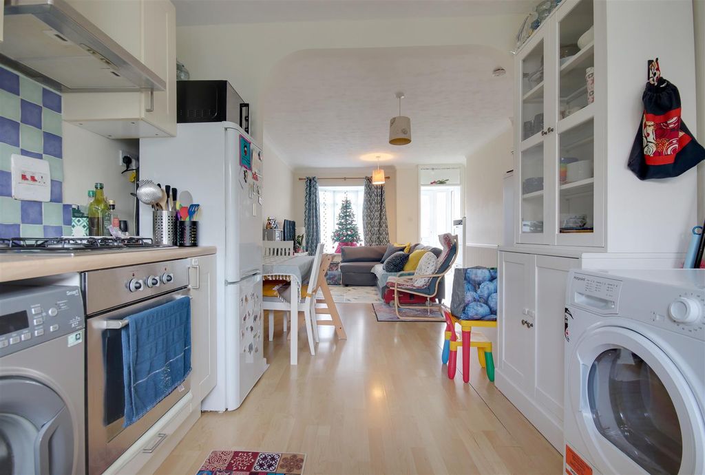 Property photo 2 of 9 Kitchen.Jpg