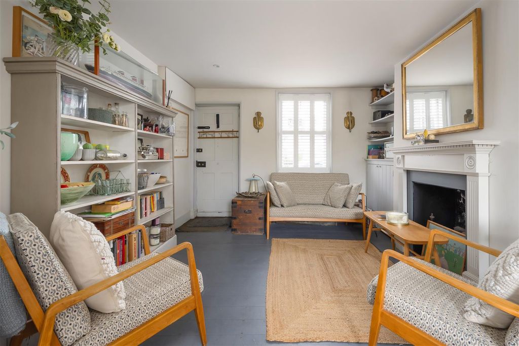 Property photo 3 of 18 Waterloo Road, Whitstable