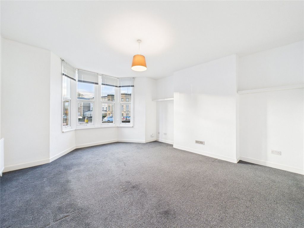 Property photo 2 of 14 Picture No. 10