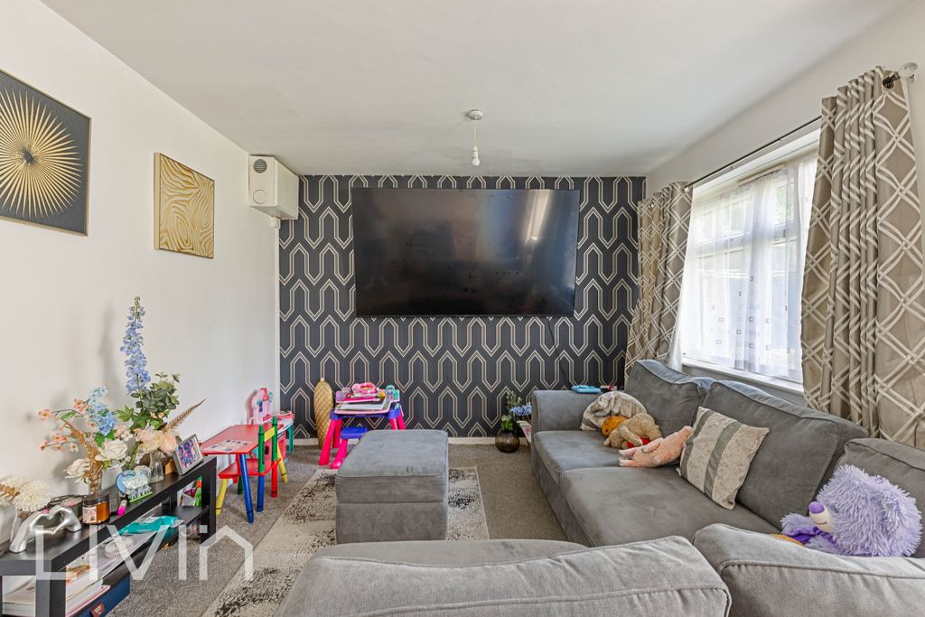 Property photo 3 of 12 3