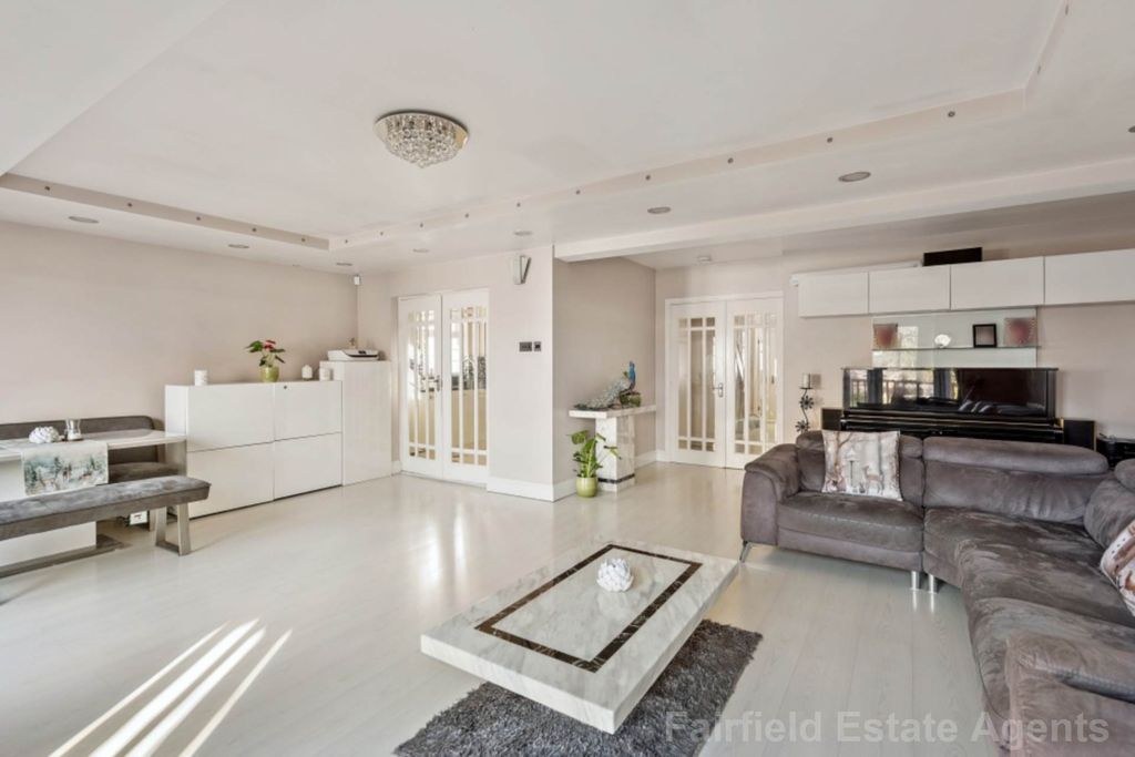 Property photo 3 of 21