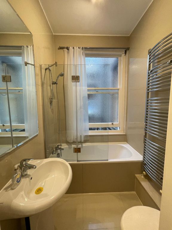 Property photo 1 of 10 Bathroom