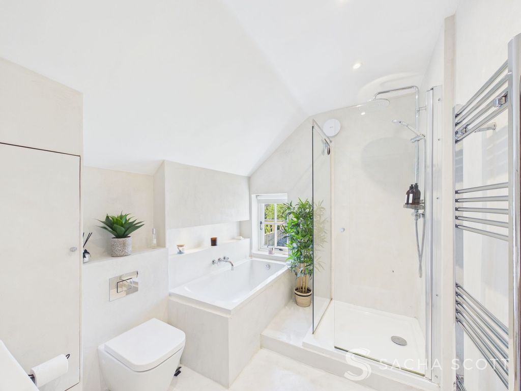 Property photo 2 of 26 Family Bathroom