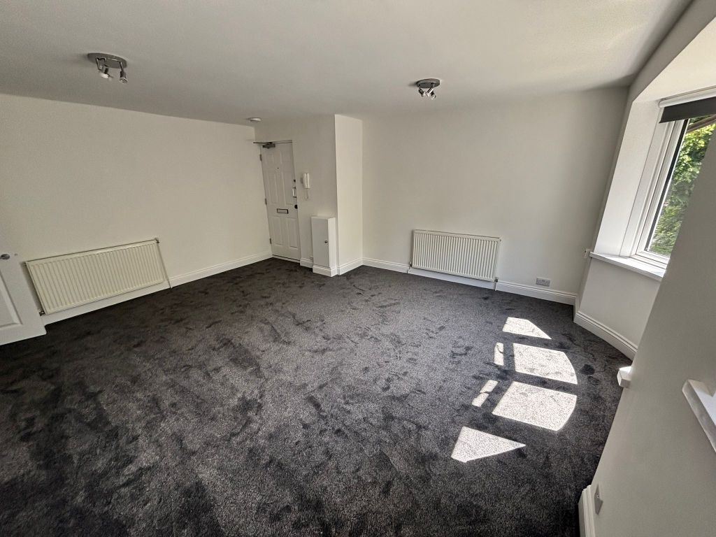 Property photo 3 of 6 Living Room