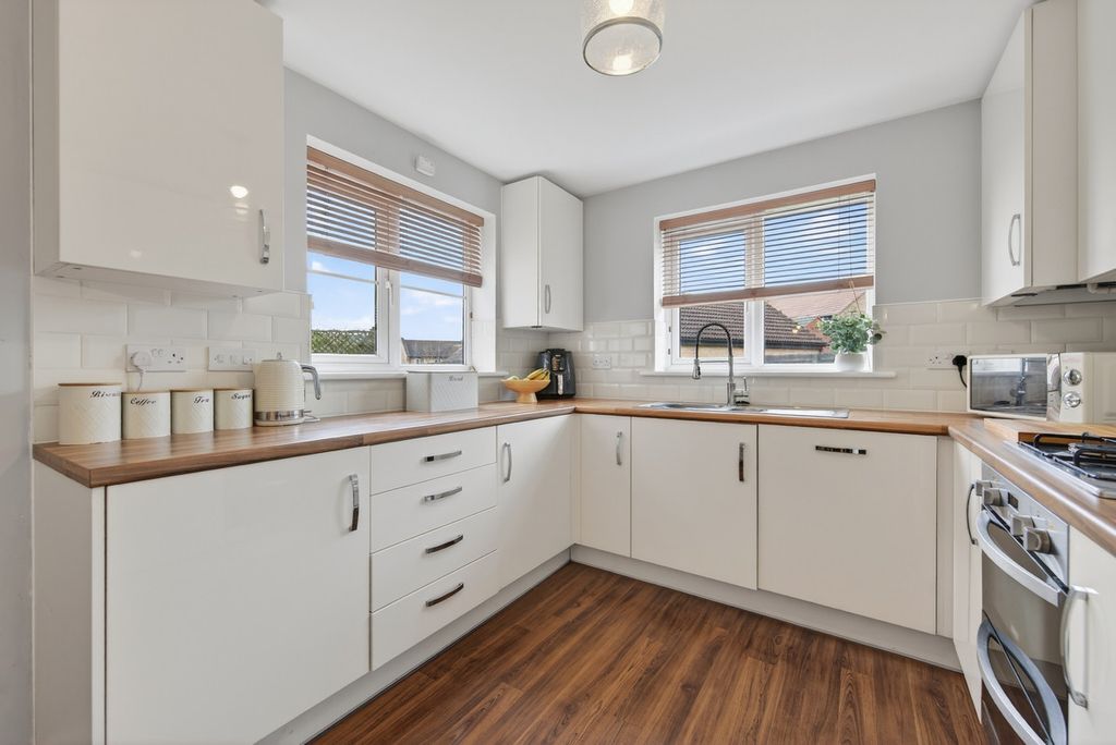 Property photo 3 of 32