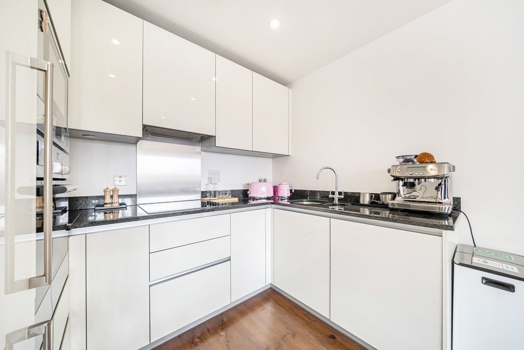 Property photo 2 of 18 Kitchen