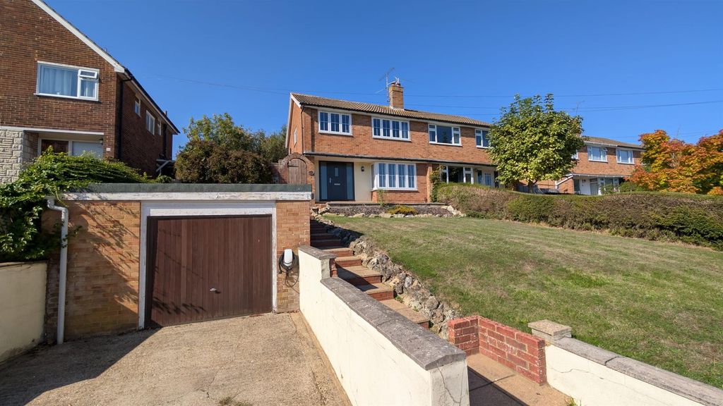 Property photo 2 of 31 F15E4Bc6-4Afb-4E60-87B5-d94A9B2909E6.Jpg