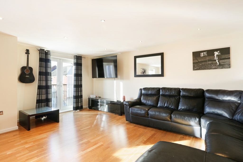 Property photo 1 of 10 73 Gilson Place, ...